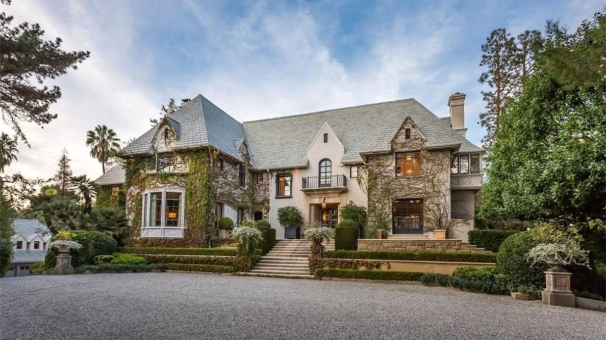 Chi possiede la villa più grande di Beverly Hills?